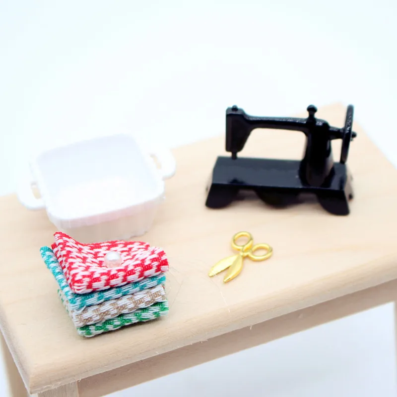Dollhouse Vintage Desktop Sewing Machine Set Handmade Wool Mini Sewing Creative Miniature Furniture Moulds Home Decor Decoration