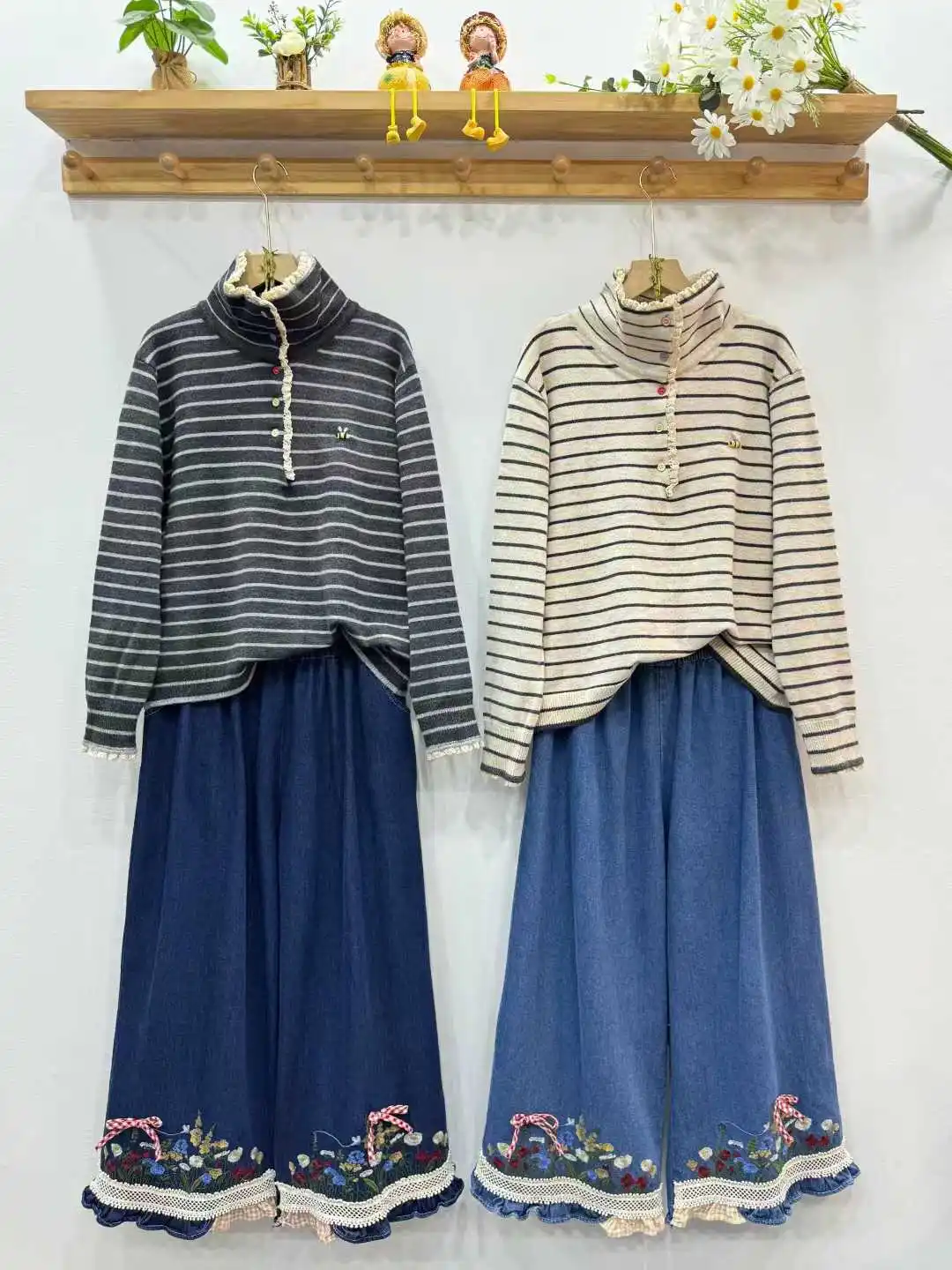 เสื้อสเวตเตอร์ผสมผ้าฝ้ายสำหรับฤดูหนาวปี 2025 ใหม่ล่าสุด ผู้หญิง คอเต่า ลายทาง แต่งลูกไม้ สไตล์โมริเกิร์ล วินเทจ หวาน หลวม รุ่น T5D352CC