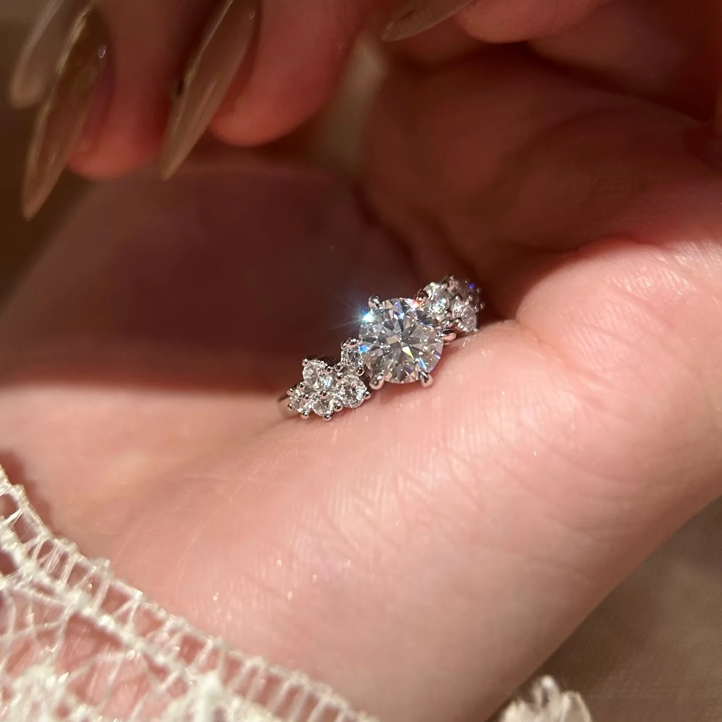 

Stylish Ring Women's 1 Carat Moissanite PT950 Platinum -PT950 Pure Platinum Texture,Three-life Stone Ring Charm,Daily Match Item