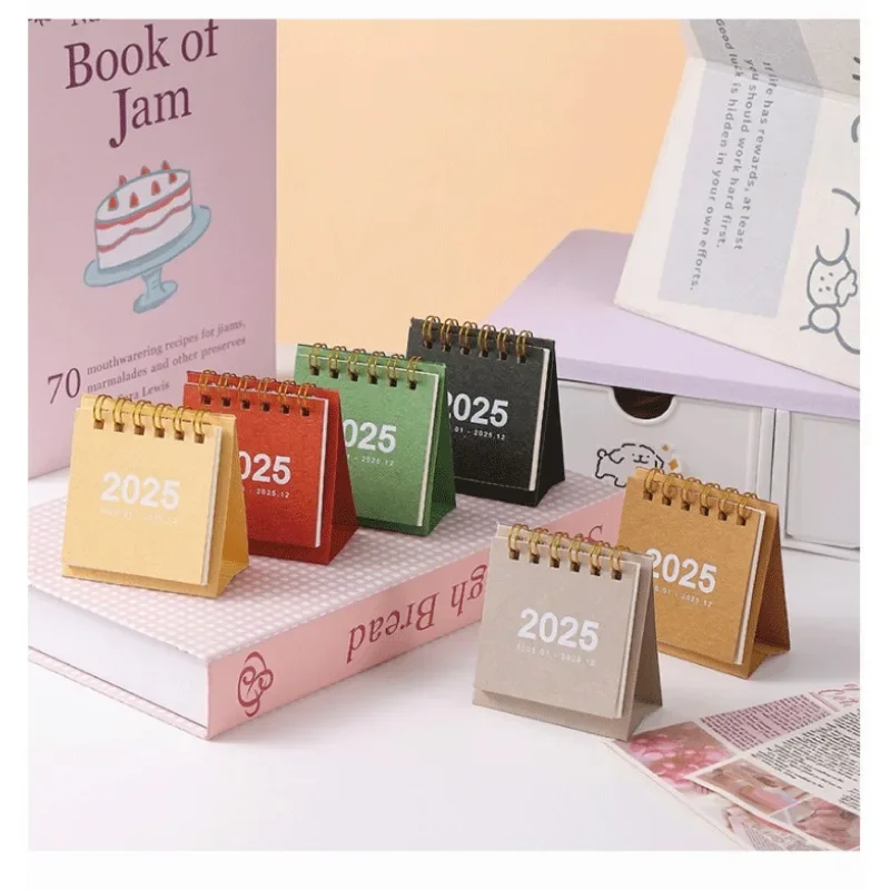 24 Stuks Groothandel 2025 Bureaukalender Retro Mini Kalender Desktop Ornament Student Draagbare Spoel Kalender Planner