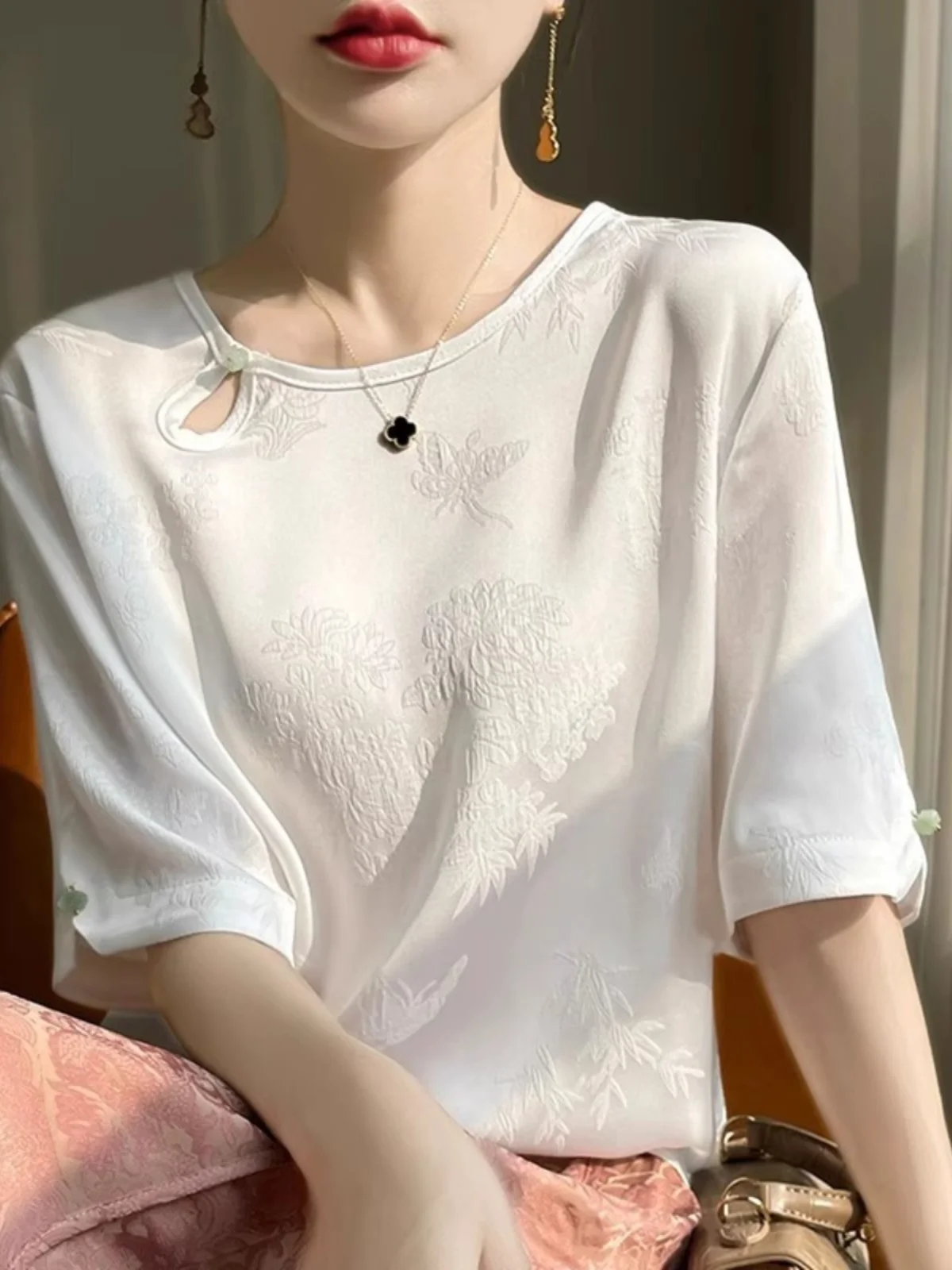 

Retro Chinese Sle Loose Silk Satin ort Sve T-irt Women's round Ne Pullover Floral Embroidery Traditional Chinese T...