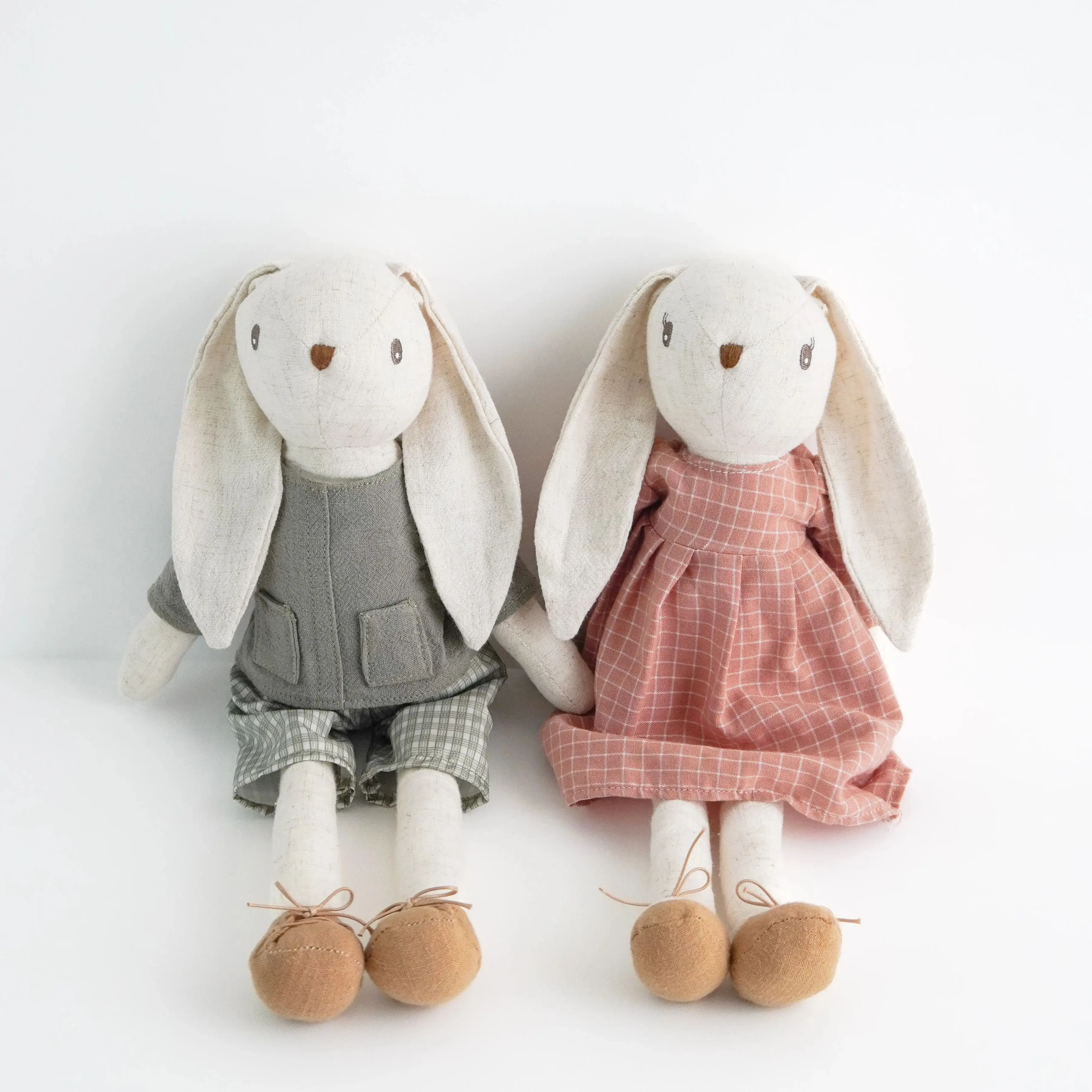 1 Stück Kaninchenpuppen für Kinderzimmerdekoration mit Overalls und Röcken, Baby-Fotografie-Requisiten, beruhigendes Geschenk, Festival-Grüße