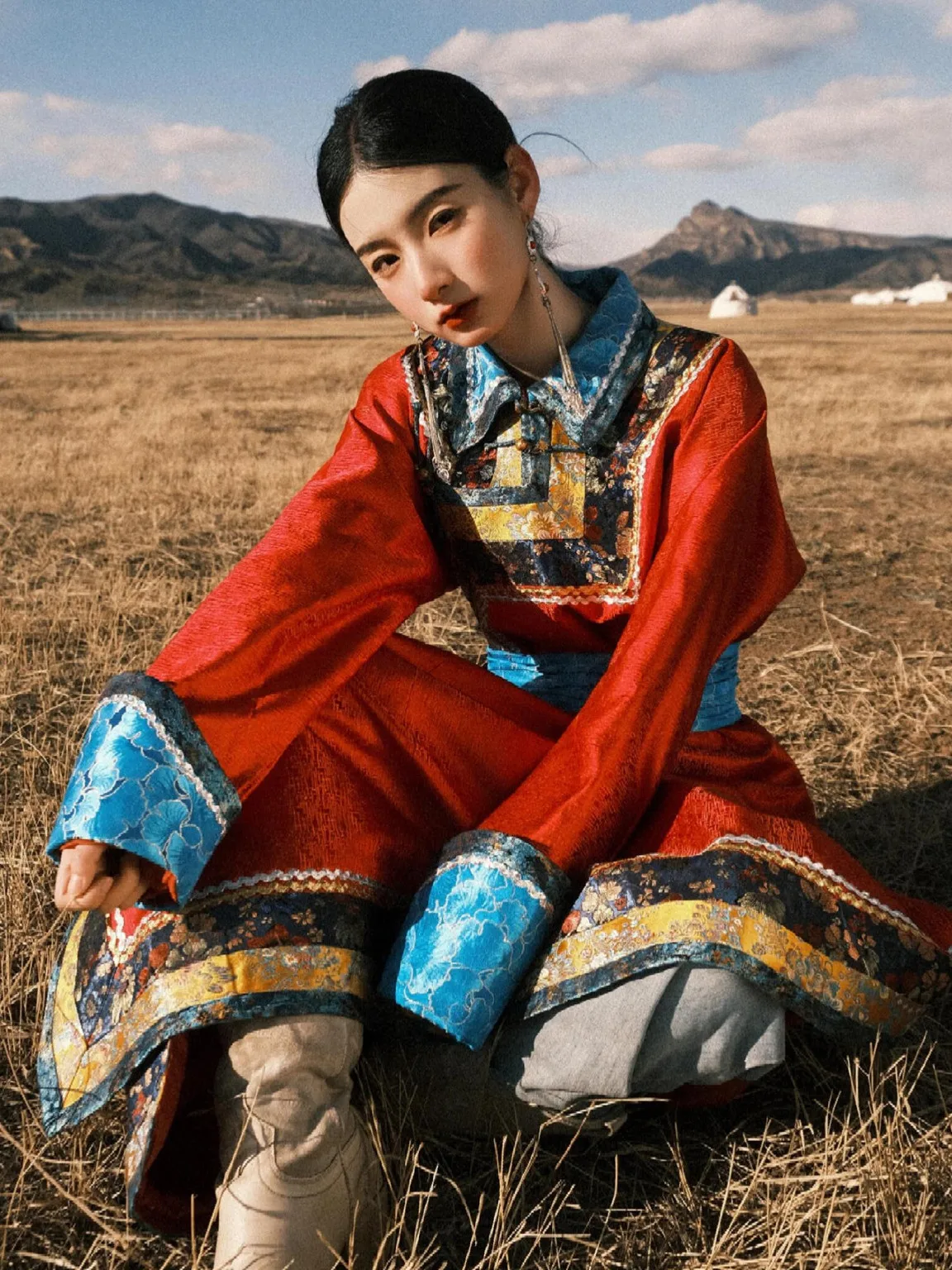 

Red Mongolian Women's Traditional Costume Photoaphy Clothing Ethnic Minori Special Large Hulun Buir Prairie Photo oot