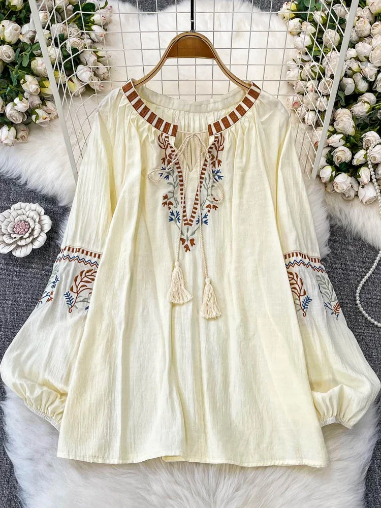 Retro Ethnic Sle Long Sve round Ne Loose Slimming Embroidered Overhead irt Women's Faionable Versatile Top