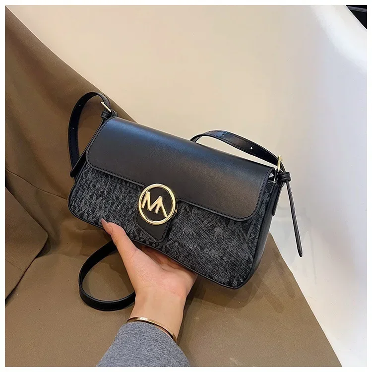 2024 New Women's Bags, Fashionable and Versatile Single Shoulder Crossbody Bag, Armpit Bag, Handheld Small Square Bag