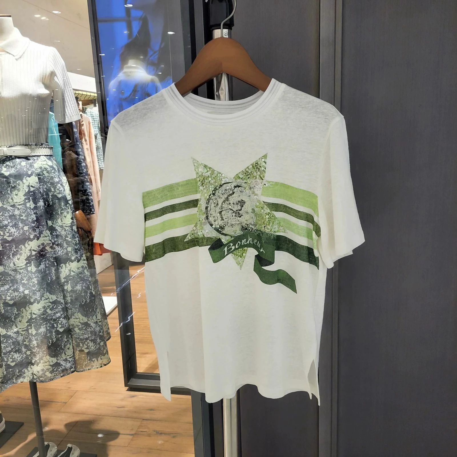 

Корейская одинарная футболка MCHAA 25, летняя круглая футболка с узором Ne Star, сшитая вручную блестками, универсальная футболка для поездок на работу, ло...