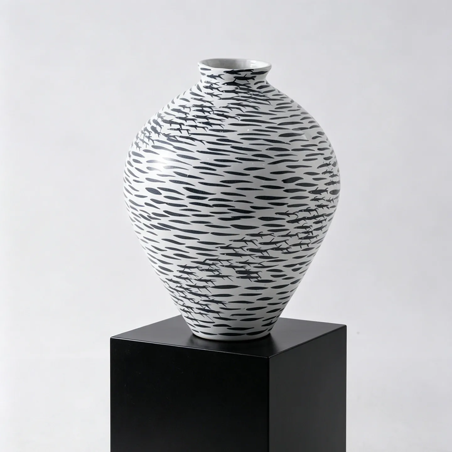 Black and white hand-painted ceramic abstract fish art vase ornament simple home living room hotel entrance ceramic pot