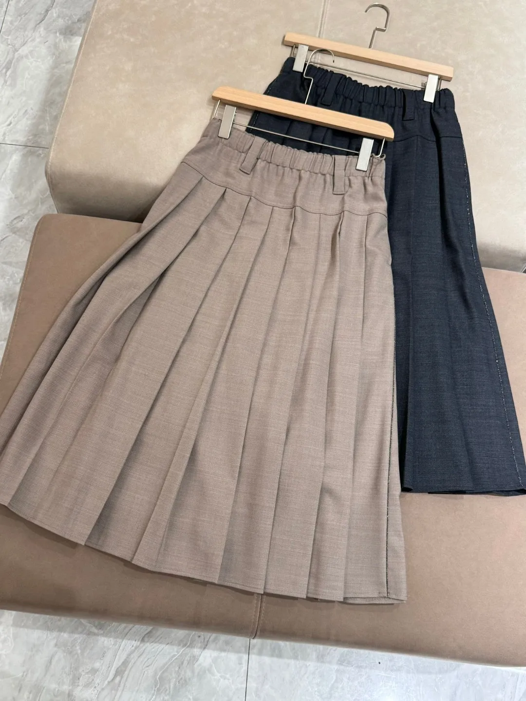 Women's Pleated Skirt  Elastic Waist Temperament Mid-Calf Skirt