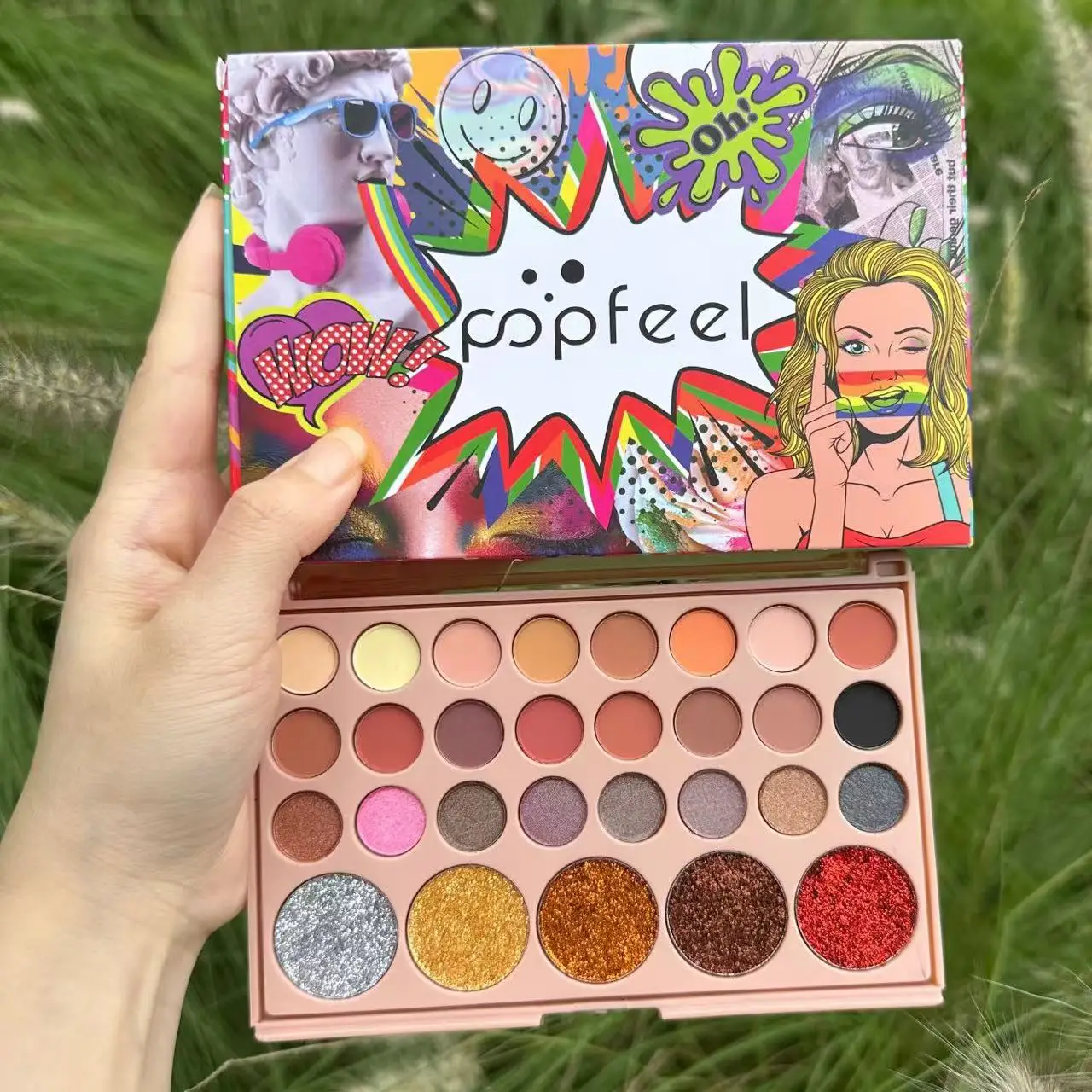 Paleta cieni do powiek POPFEEL 29 kolorów - wysoce pigmentowana, niezbędny makijaż dekoracyjny do świątecznych wyglądów.