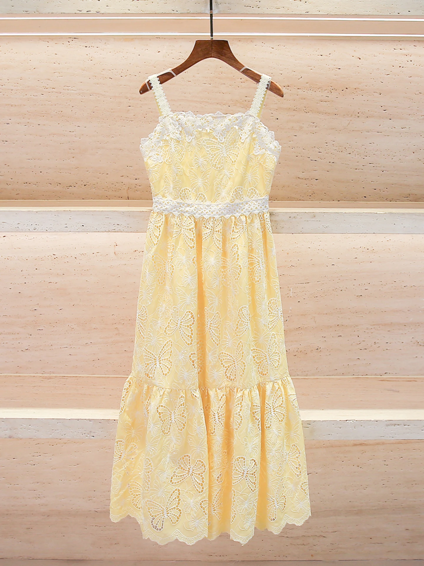 

High-End Summer Vacation Style Women's Dress Lace Square Collar Strapless Gown mid Waist A-Line Skirt Casual Wear Standard Fit