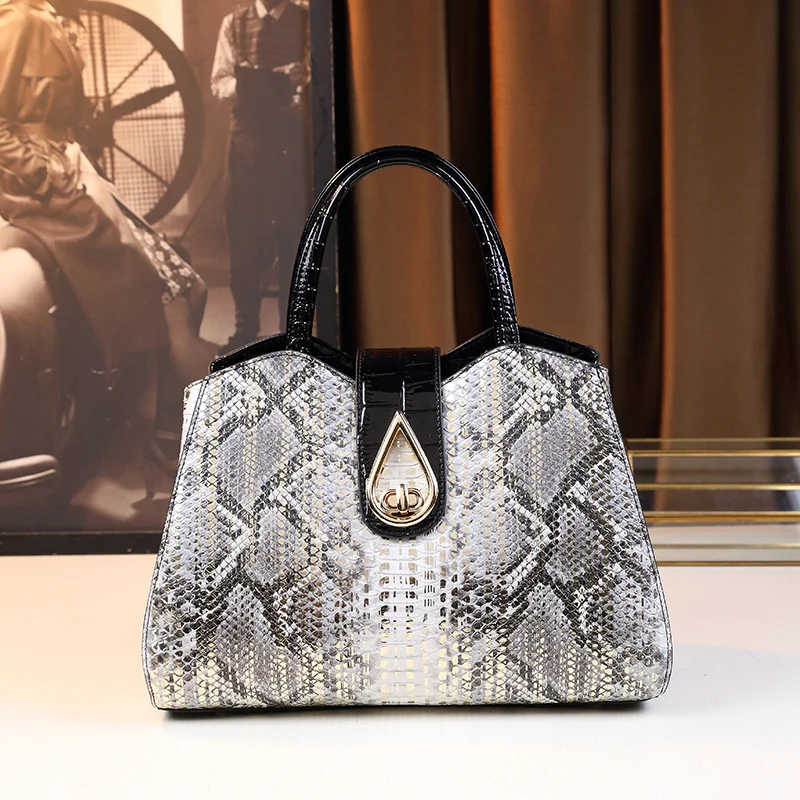 Fashionable, elegant, high-end middle-aged mother bag with snake pattern, large capacity handbag, temperament commuting bag