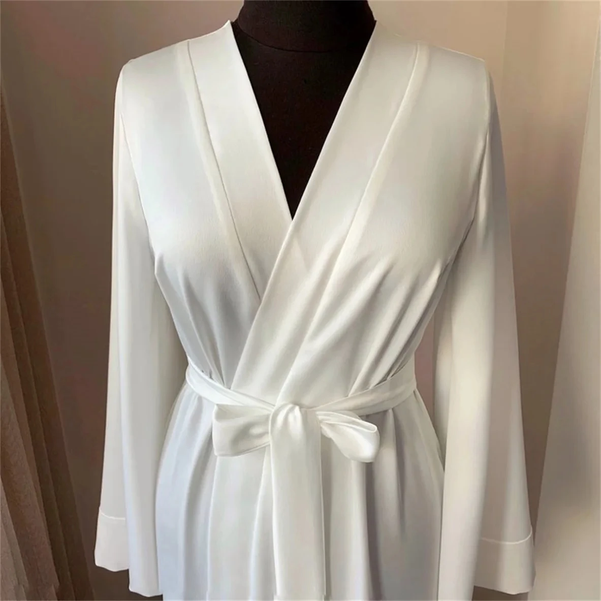 Robe nupcial de seda macia branca com cinto para mulheres, vestido de manga longa, roupões de casamento, camisolas Boudoir