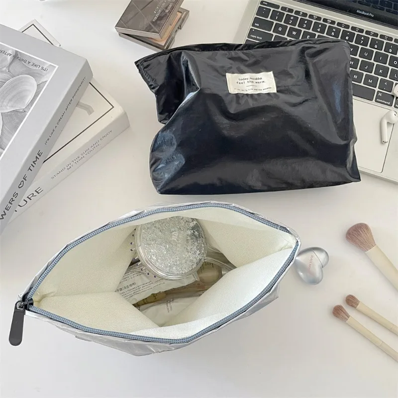 Bolsa de maquillaje plateada de gran capacidad, bolsa de aseo impermeable brillante de gran capacidad, organizador para almacenamiento de cosméticos de viaje