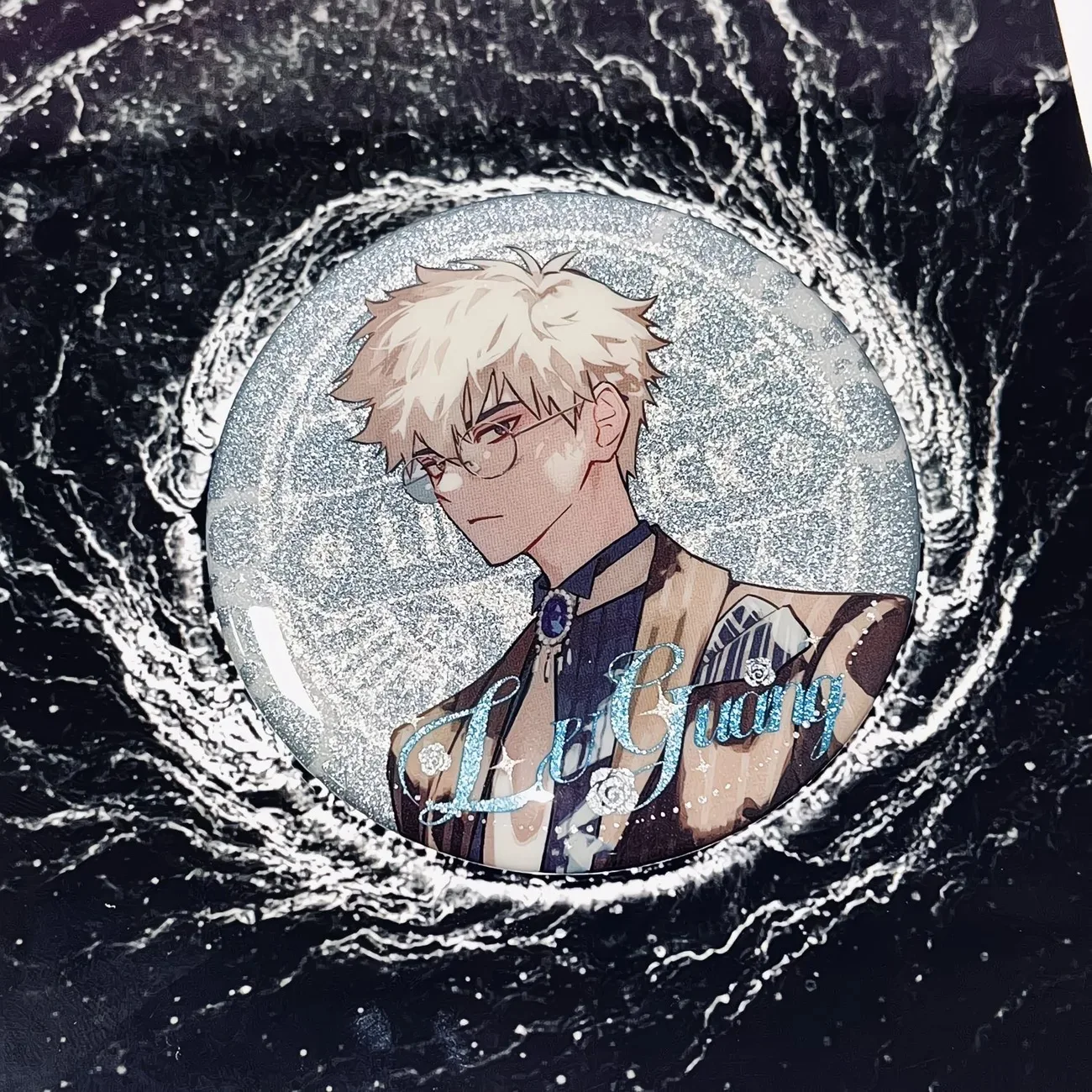 タイムエージェント コスプレ タイムカクテルシリーズ ファンバレーダブルフラッシュバッジ 姚霊露 光路時計ブリキバー