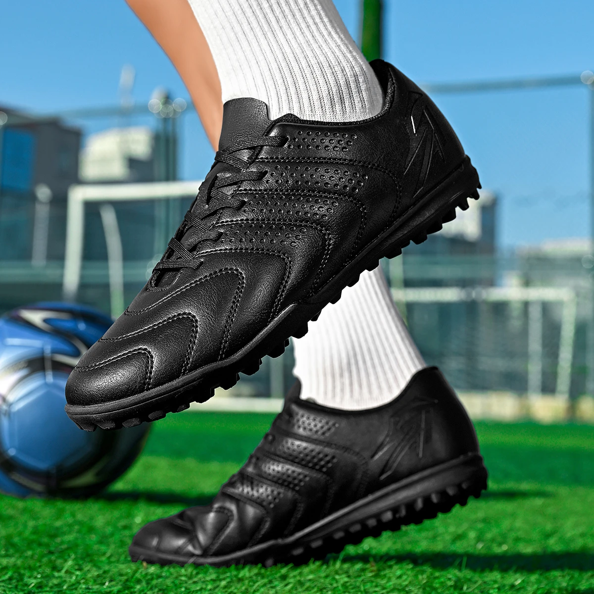 

Lightweight men's soccer shoes with TF broken nails, suitable for outdoor wear and anti slip all season soccer shoes
