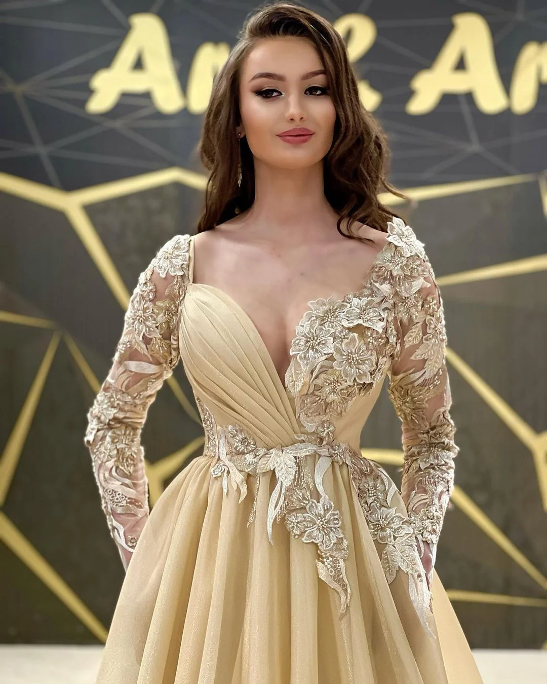 Luxury Gold Lace Appliques 3D Flowers Beadings Prom Dresses Long Sleeves A-Line Evening Dress Wedding Party Gown 2023