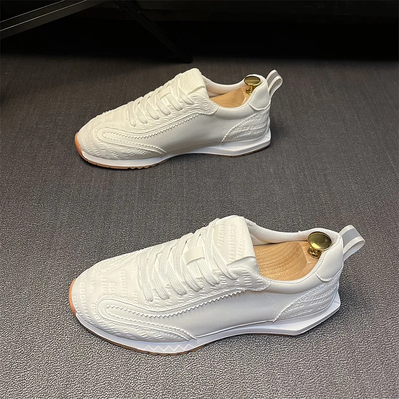 أحذية رجالية عصرية متعددة الاستخدامات ونعل وتر اللحم البقري، أحذية بيضاء للرجال، أحذية رياضية ترفيهية بنعل ناعم قابلة للتنفس