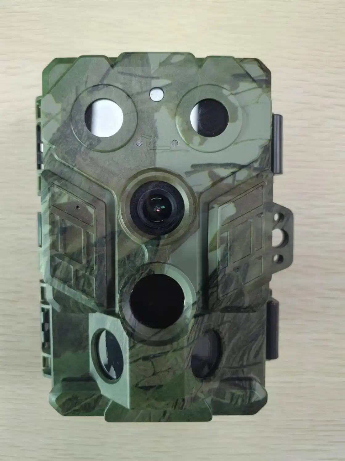 32MP WIFI HD Smart Hunting Camera with Night Vision for Farm Wildlife Monitoring