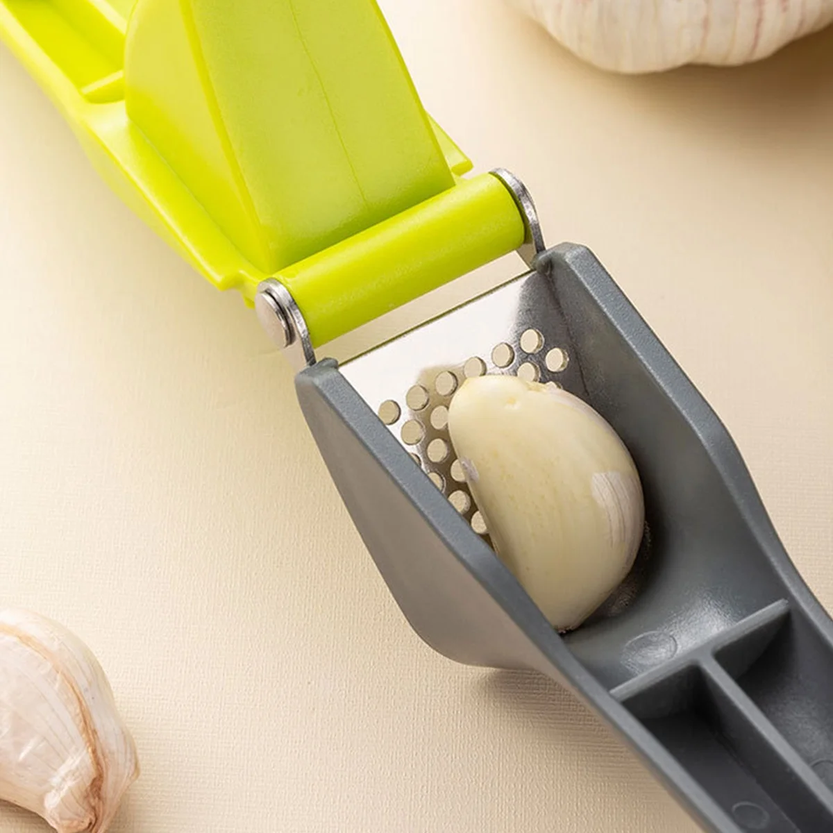

1pc Manual Garlic Press & Mincer - Efficient Garlic Crusher for Kitchen, Easy to Clean, Garlic Grinder, Kitchen Gadget