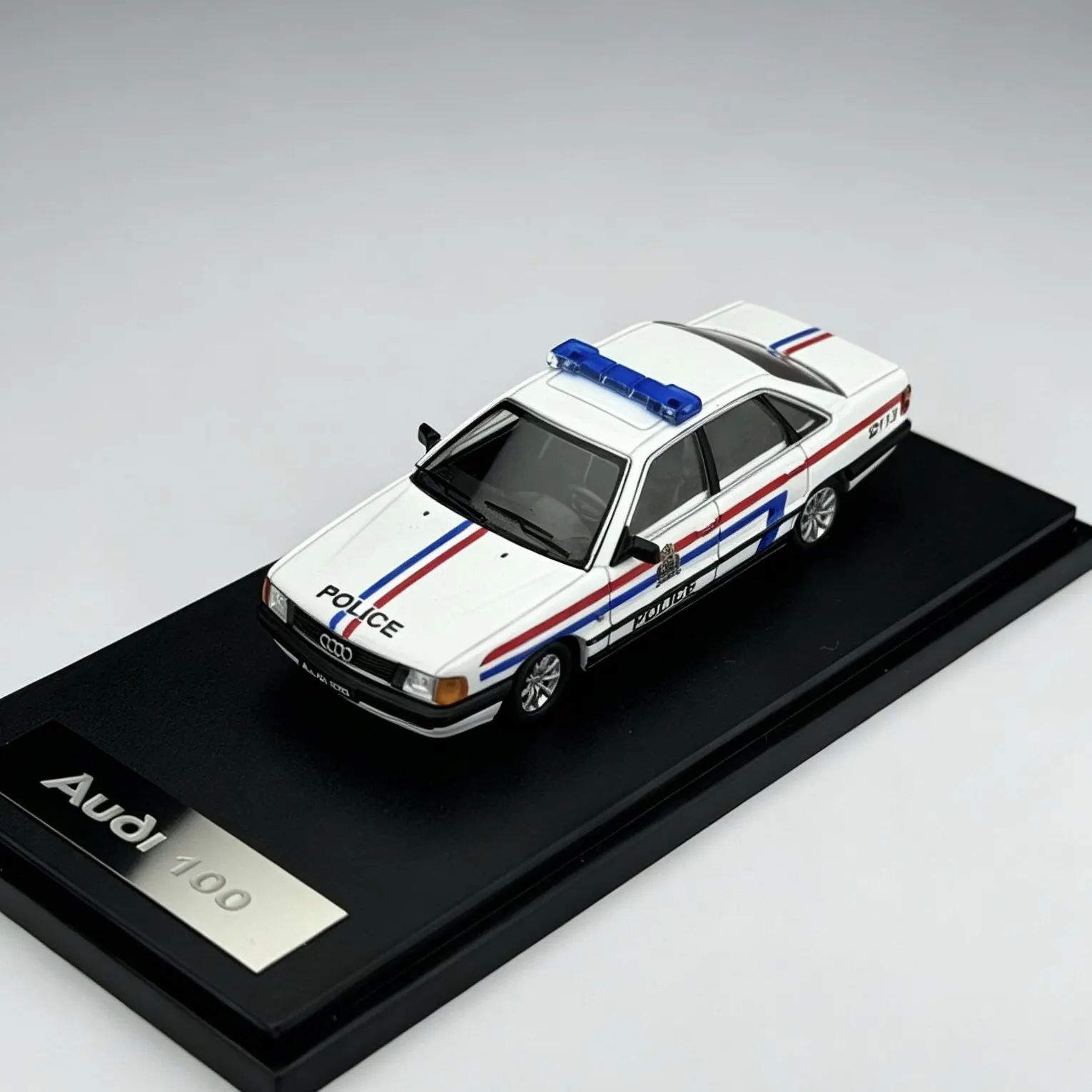 Diecast RM 1:64 Scale Audi 100 C3 Police Car Edition Alloy Car Model