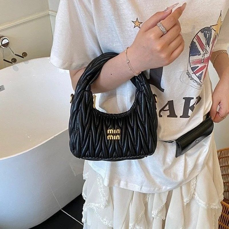 

Luxury Tote Bag For Women In Pebbled Leather With Zip Pocket And Open Top For Easy Access On The Go