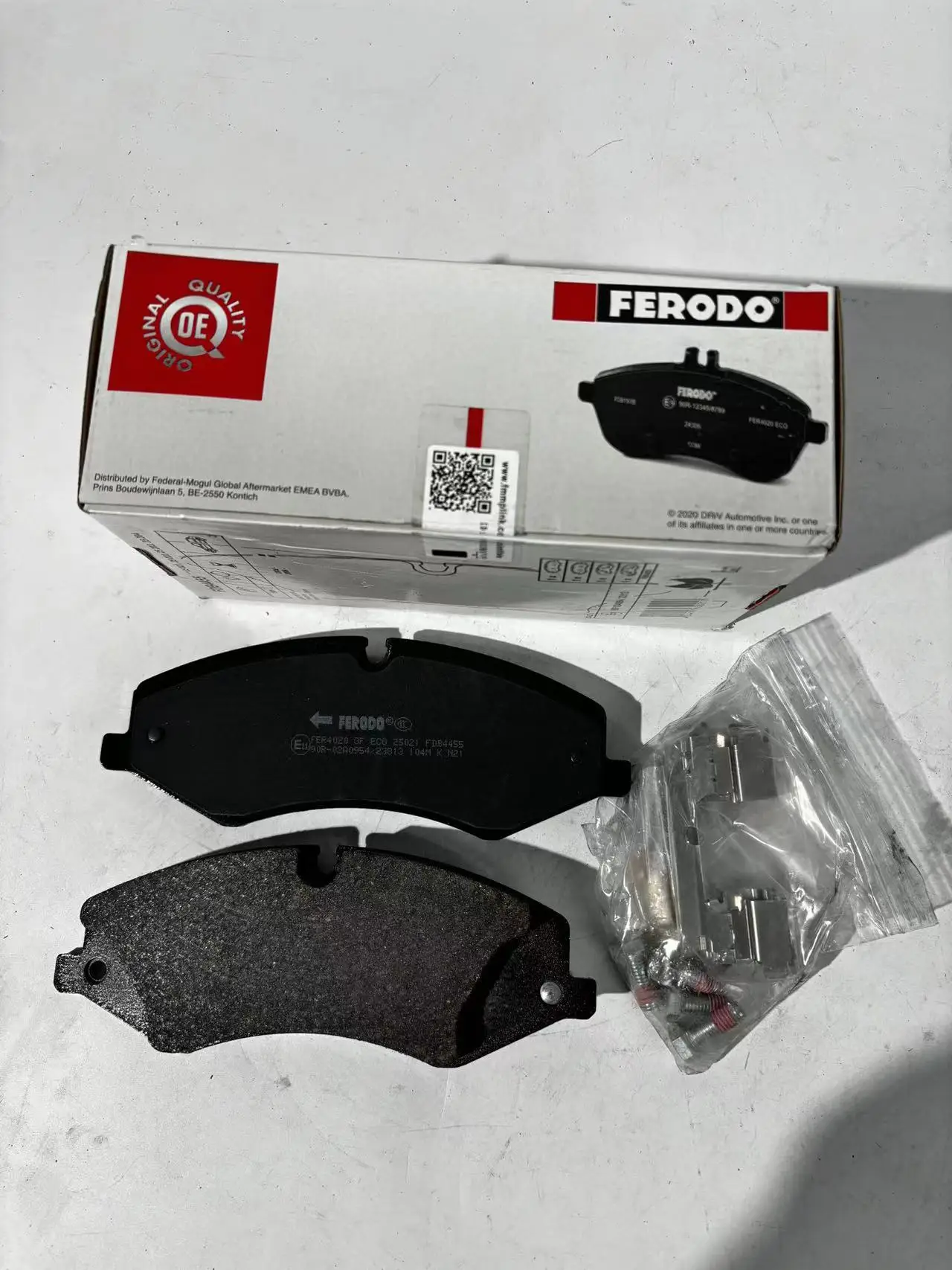 Ferodo FDB4455 front brake pads for original factory LR134700 LR051626 front wheels 4 pieces Land Rover Discovery 4 3.0 SD diese