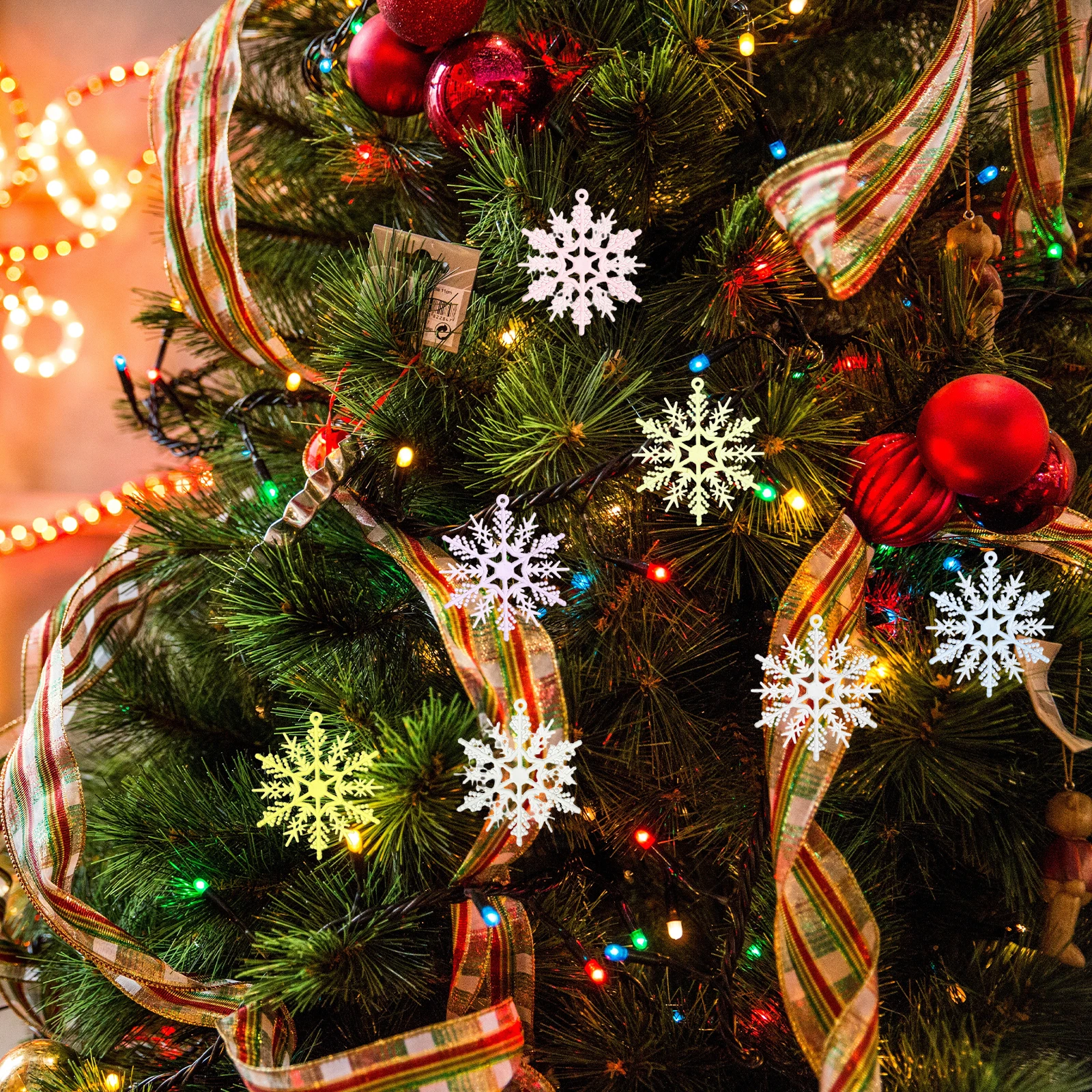 

70Pcs Christmas Snowflake Pendants: Vibrant Plastic Snowflake Tree Decorations for Holiday Party Winter Wonderland Window Door