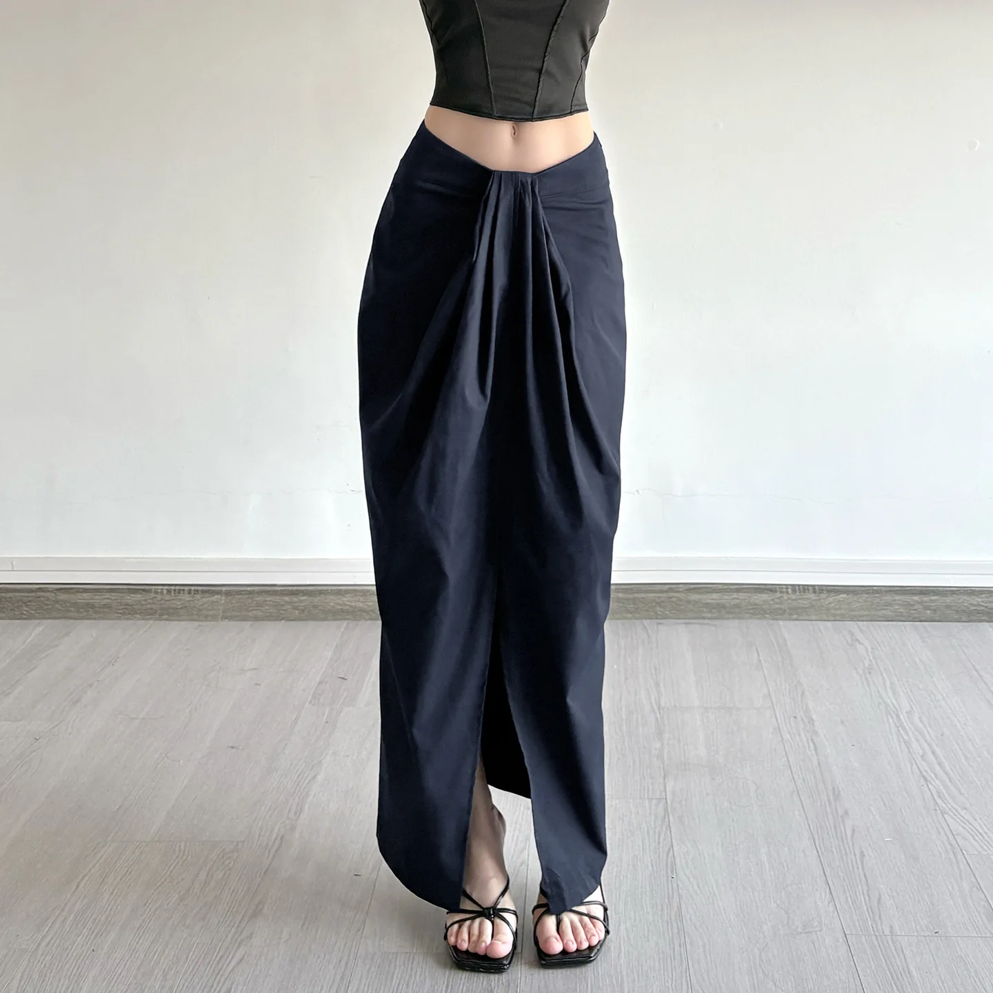 SKMY Temperament Commuting Style Irregular Folds Twisted Loose Skirts Fashion Solid Color Women Sexy Split Elegant Long Skirts