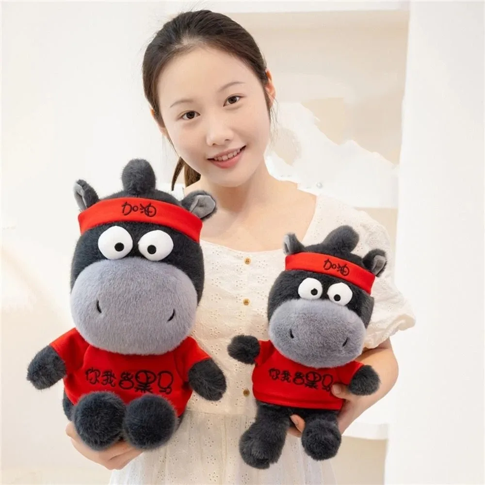 Knuffeldier mascotte zwart paard schattig creatief gelukspaard Kawaii geluk dierenriem pony beeldje feestelijk decor