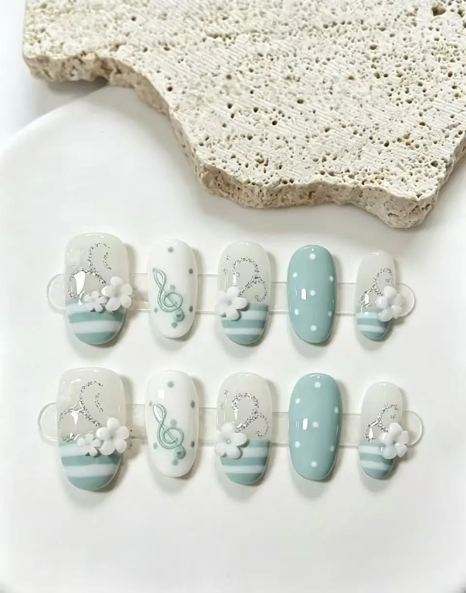 10-Piece Set of Milk White Embossed Floral Music-Themed Detachable Nail Tips, Low Saturation Light Mint Green + Milk White Color Contrast, Cool and Soft Tones That Enhance Complexion, Exclusive Healing Color Series for Spring and Summer, Includes a Jelly Glue and a Nail File