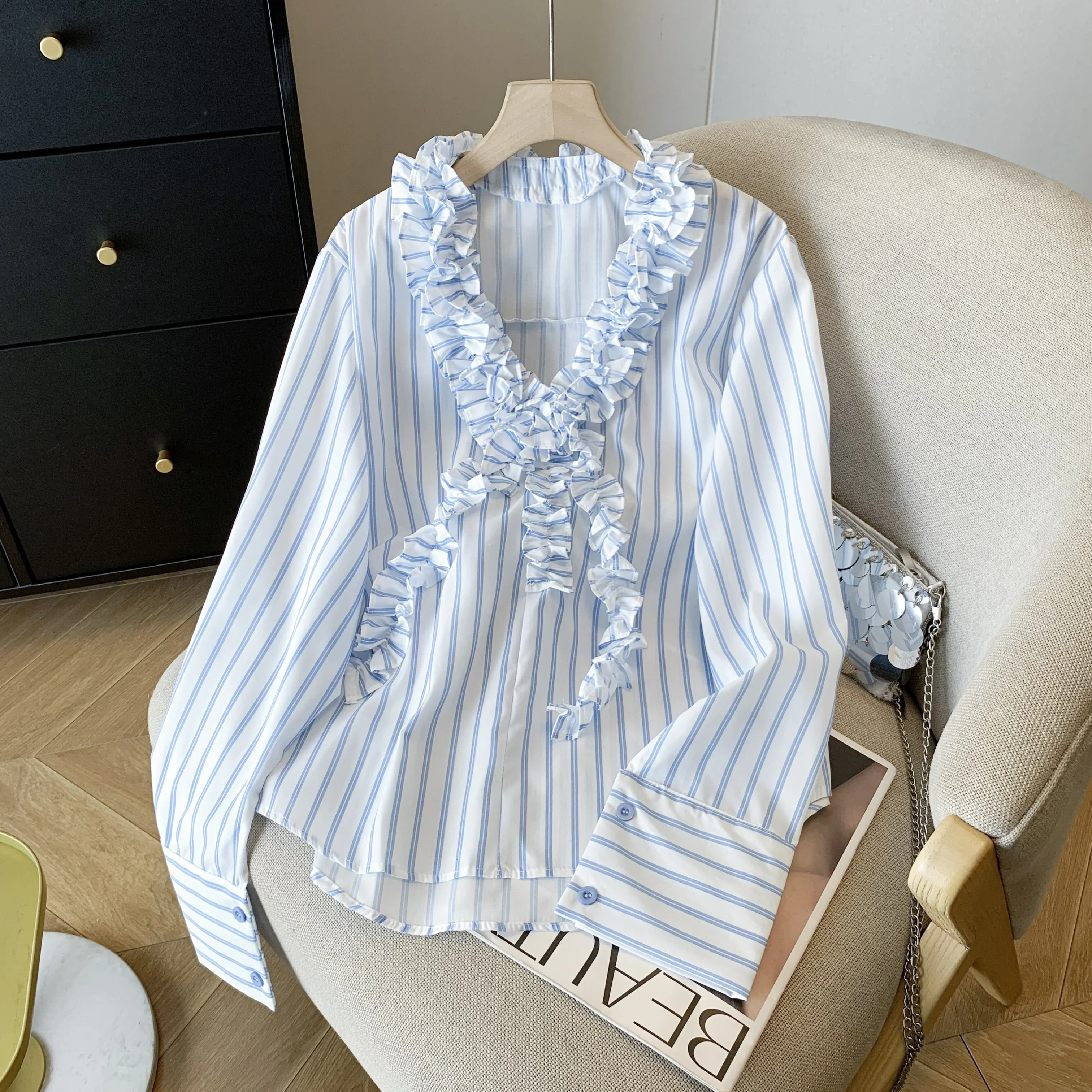 Kemeja dan Blus Aprikot Wanita Y2k Kemeja Lengan Panjang Berongga 2000S Elegan Antik Estetika Pakaian Fashion Musim Gugur 2025