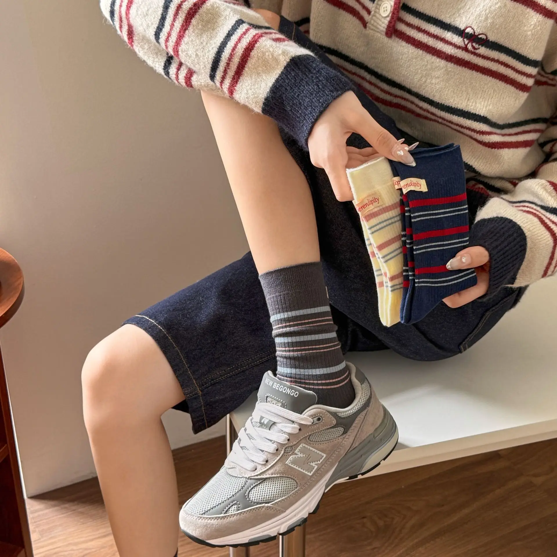 

Ladies' Socks Japanese Retro Casual Contrasting Stripes Harajuku Versatile Fashion Mid Tube Socks Comfortable Pure Cotton Socks