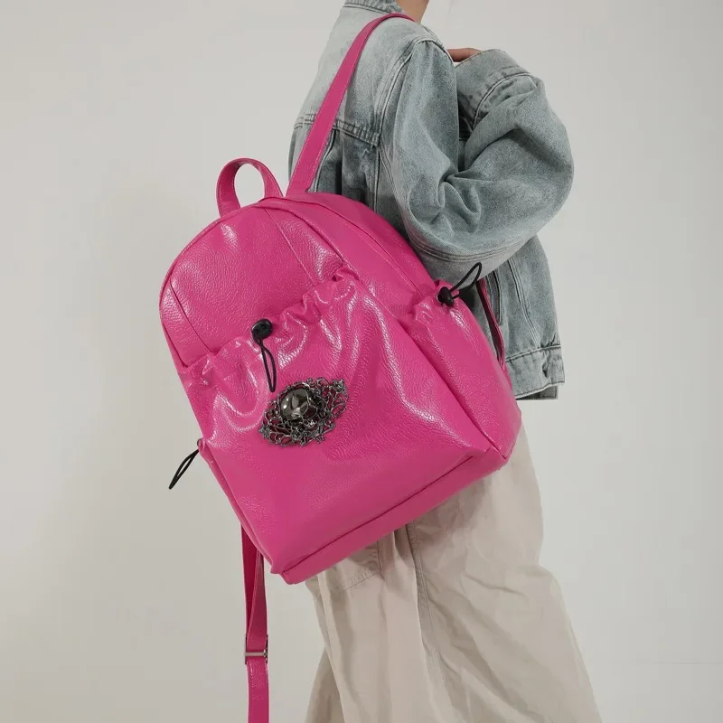 

Женский модный индивидуальный рюкзак из мягкой искусственной кожи в стиле панк с металлическим украшением в виде черепа, маленькие рюкзаки для повседневного использования для женщин