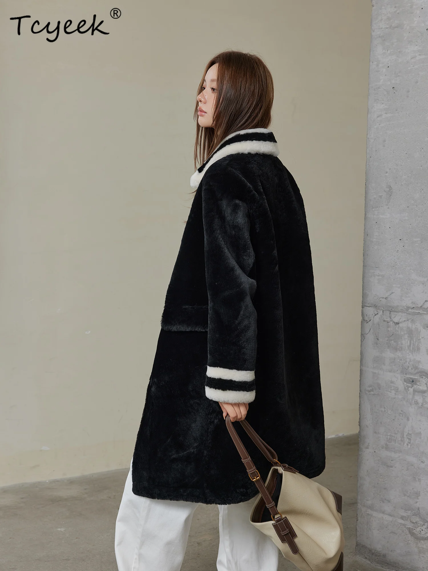 Tcyeek Herfst Winter High End Bont Een stuk Revers Losse Zwarte Casual Middellange Lengte vrouwen Lamswollen Bontjas Fourrures Femme