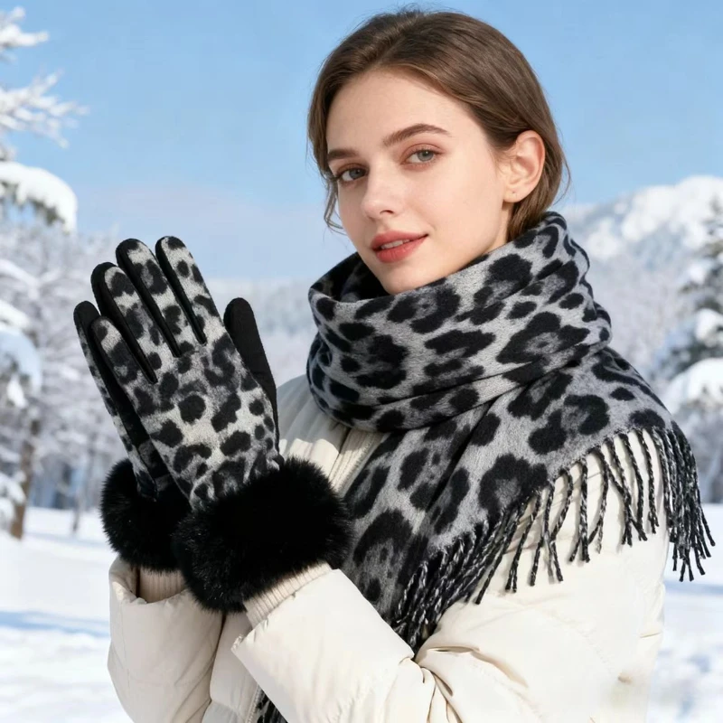 مجموعة وشاح وقفازات عصرية بطبعة الفهد مكونة من قطعتين مجموعة شتوية دافئة لزوج إكسسوارات أنيقة للطقس البارد