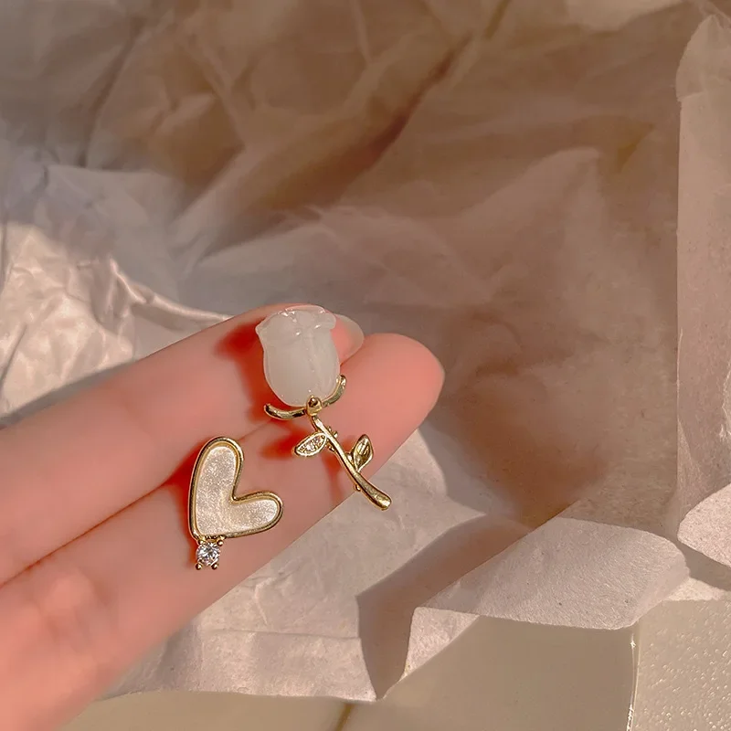 Asymmetric Flower W…