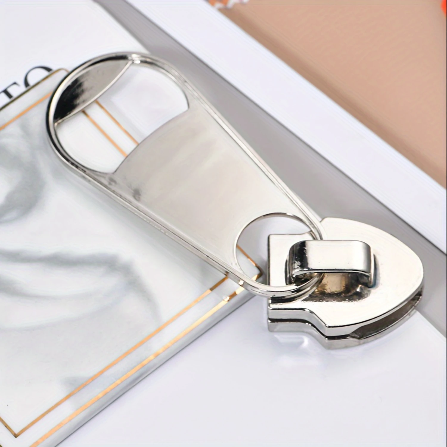 대형 지퍼 모양의 맥주 병따개 - 창의적인 아연 합금, 디자인 및 사용