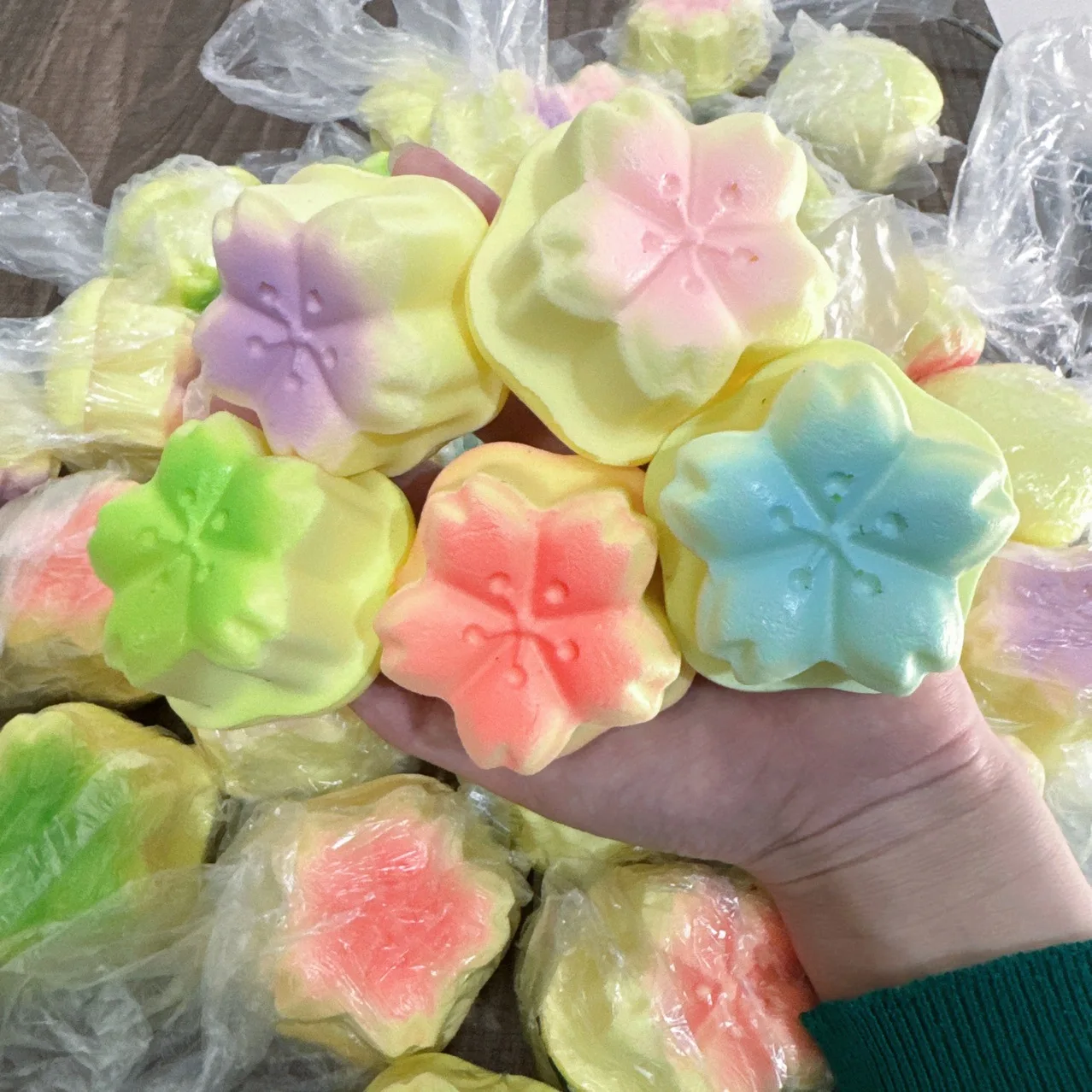 Squishy Artificial Cherry Blossom Cake Mochi Dessert Squeeze Fingertip Toys Slow Rebound Stress Relief Kids Toys Gifts Fun Props