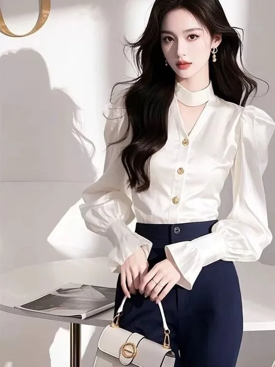 

Элегантная атласная блузка с длинным рукавом и вырезами для женщин: уникальный и красивый дизайн для весны и осени