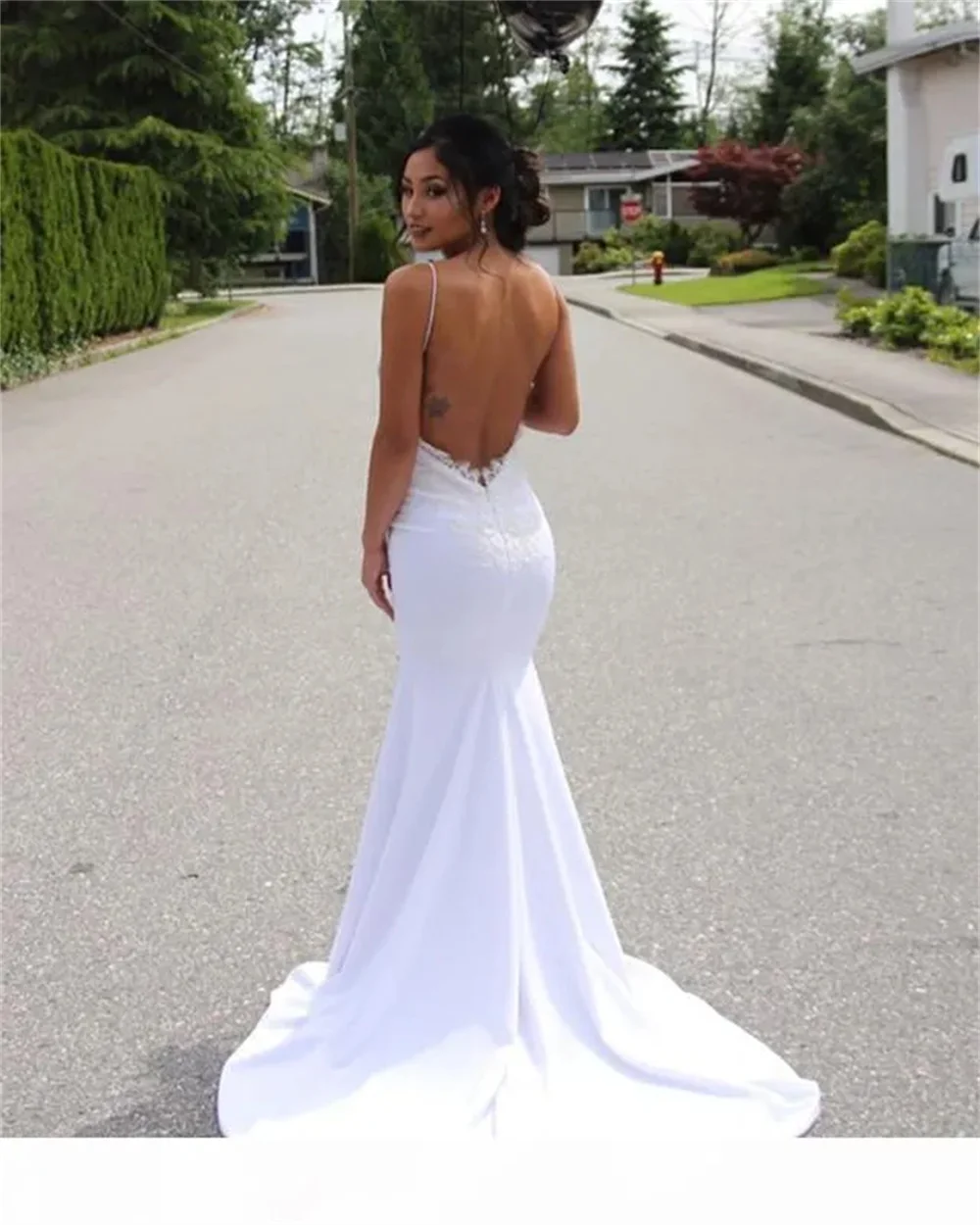 Sexy V-Ausschnitt Brautkleid niedrig geschnittene Spaghetti träger Spitze Applikationen rücken freie Meerjungfrau Satin Sweep Zug maßge schneiderte Brautkleid