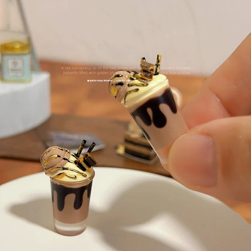 1:12 Figurine giocattolo in miniatura OB11 Accessori per casa delle bambole Simulazione Mini Nocciola Cacao Ghiaccio Moka Bevanda Modello di casa delle bambole