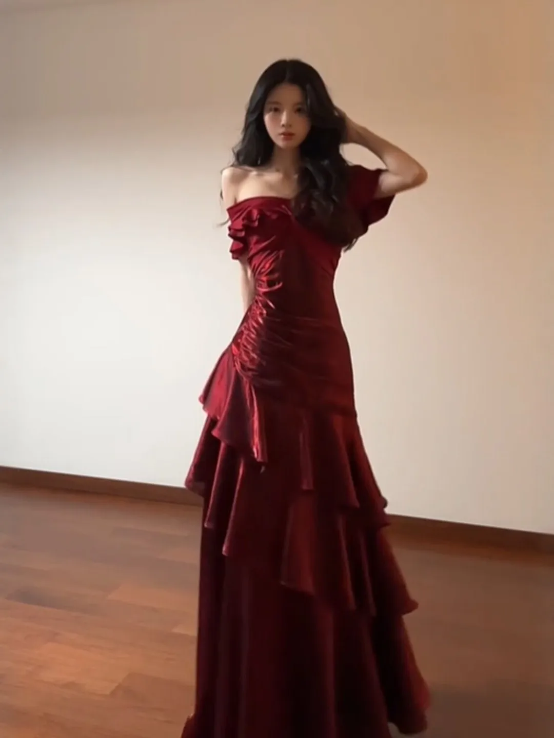 

Retro Unique Beautiful Asymmetrical Shoulder Slimming Hem Long Dress Summer 2026 Fashionable Slim Fit Cotton Gown for Women