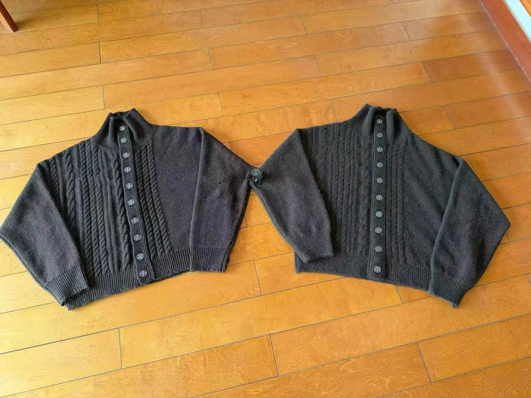 ER/D 25fw brown turtleneck silver button twist 100% wool cardigan