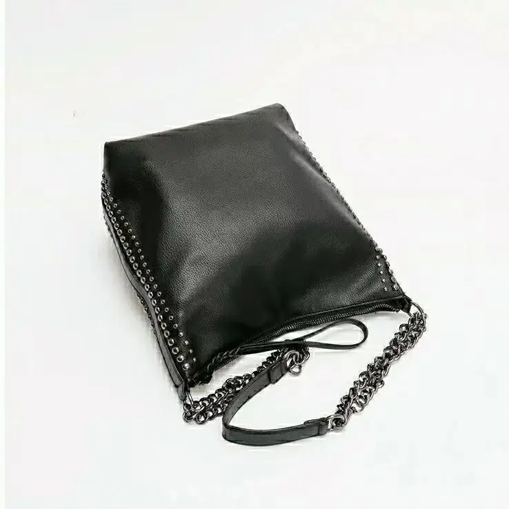 

Large Capaci Soft Leather Tote Bag Women's New 2024 Rivet Single oulder Casual Crossbody Bag ZA Home Crossborder Buet Bag