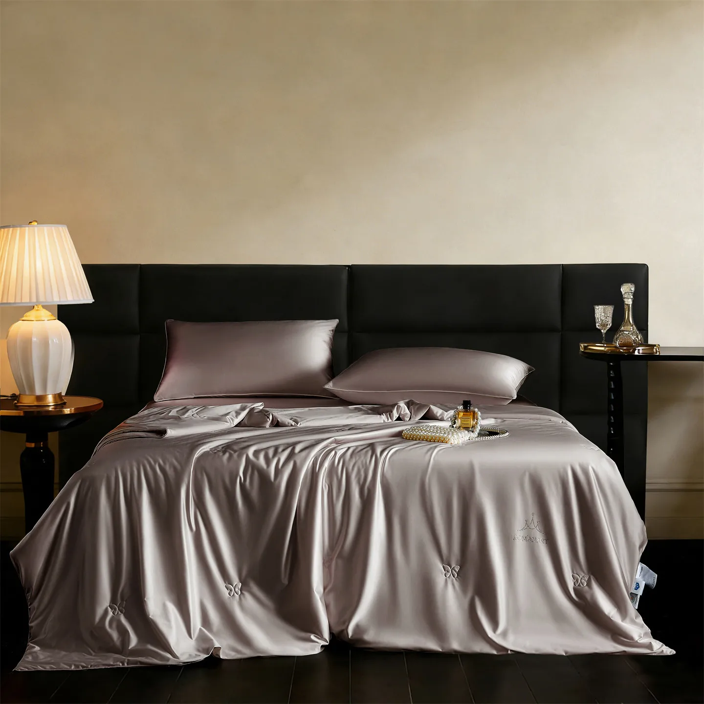 Grade A Mulberry Silk Blanket, 100% Pure Silk Filling and Shell Throw Blankets, Lightweight Soft Silk Comforter/Duvet/Quilt