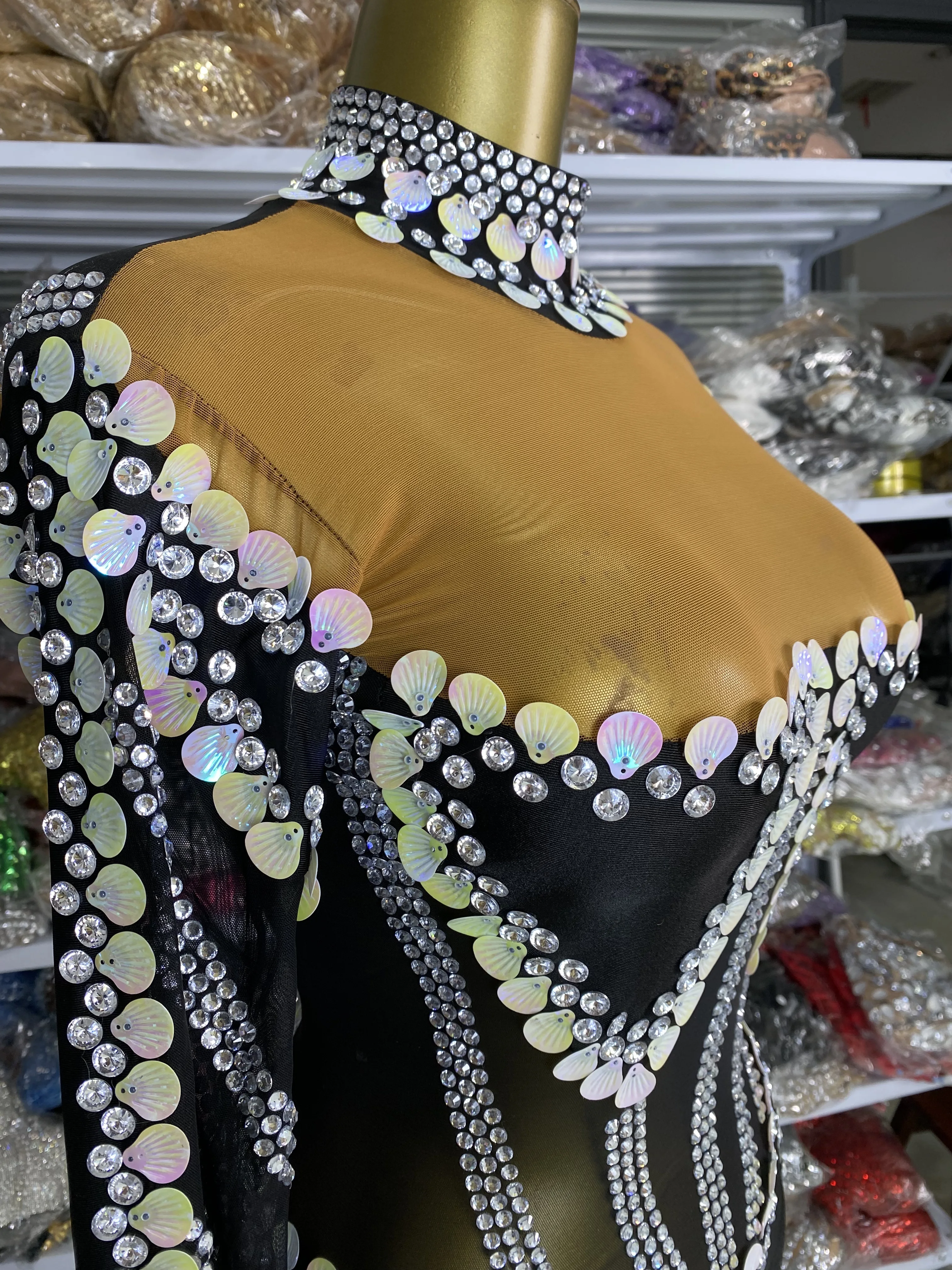 

Women Luxury Glittering Shell Sequines Rhinestones Print Mesh Bodysuit Glove Sleeve Nightclub Evening Performance Dress Costumes