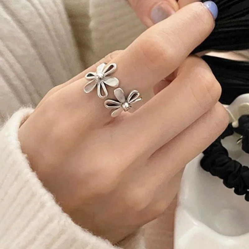 

Hollow Flower Ring Lady Cute Retro Daisy Ring Gentle Index Finger Ring All-match Daily Accessories