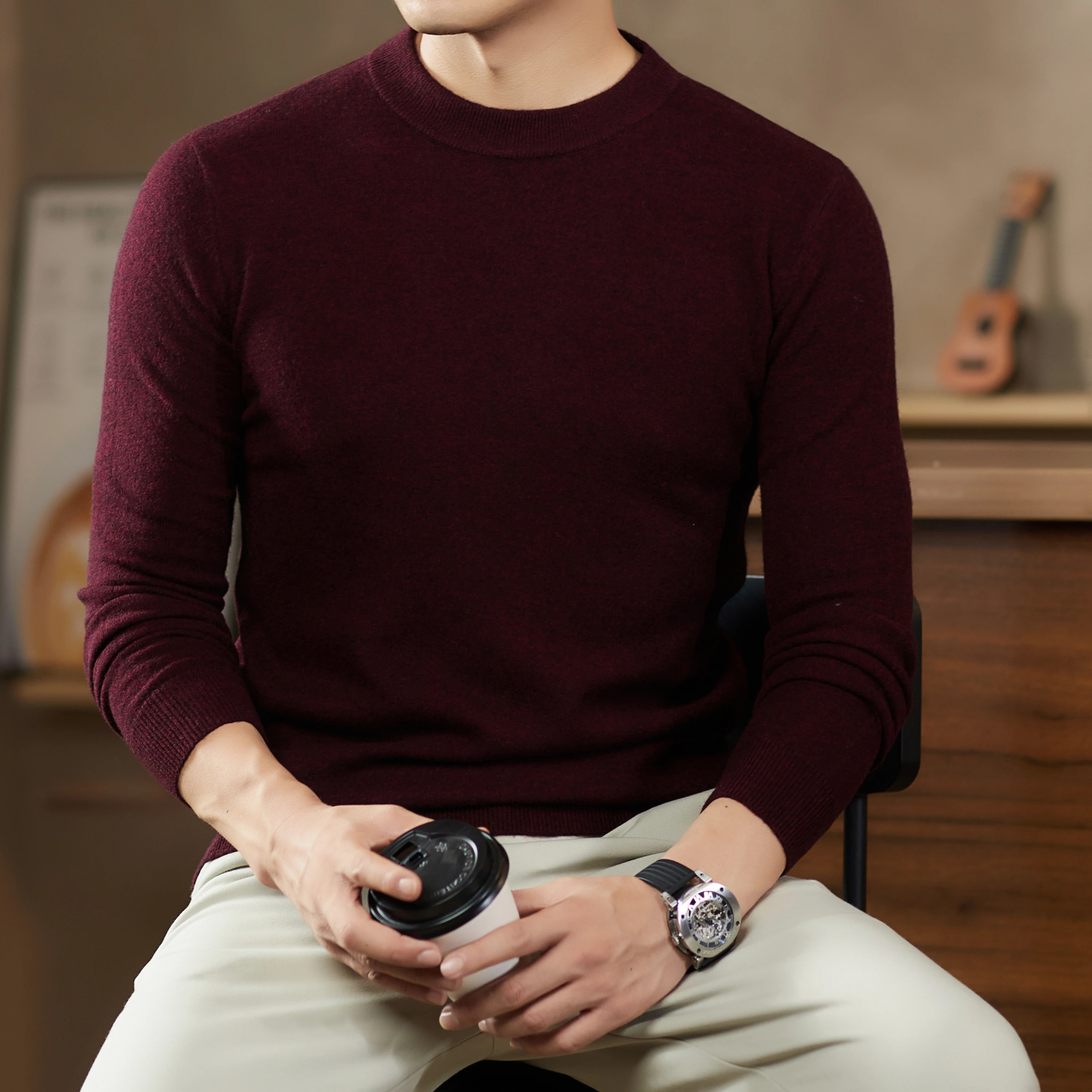 Prawdziwy sweter męski ze 100% wełny owczej, klasyczny, jednolity, kaszmirowy, podstawowy, na jesień i zimę 2025, z okrągłym dekoltem.