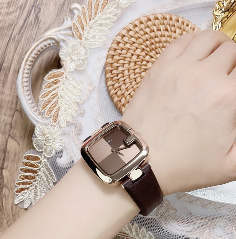 Jam Tangan Wanita Gerakan Kuarsa Gaya Minimalis Nordik Ultra-tipis yang Elegan dengan Tali Kulit Asli yang Modis dan Kotak Hadiah