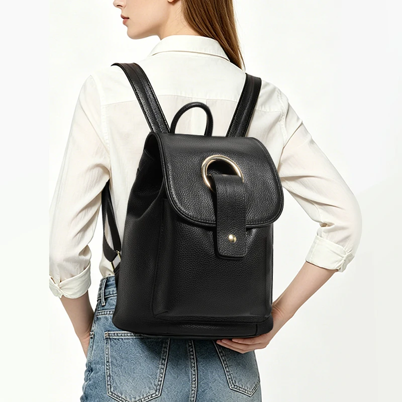 

Fashionable black genuine leather women's backpack, large capacity, casual commuting and travel backpack, simple schoolbag
